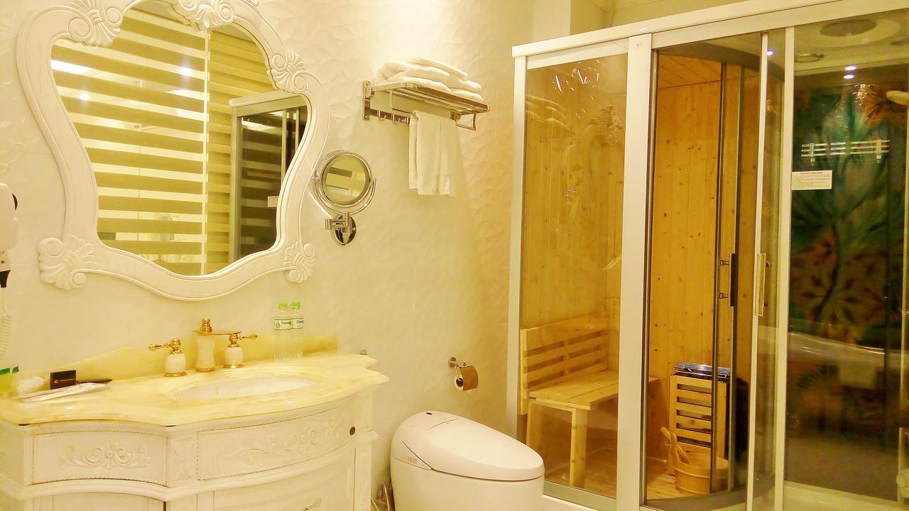 Tuong VI Hotel Saigon Хошимин Екстериор снимка