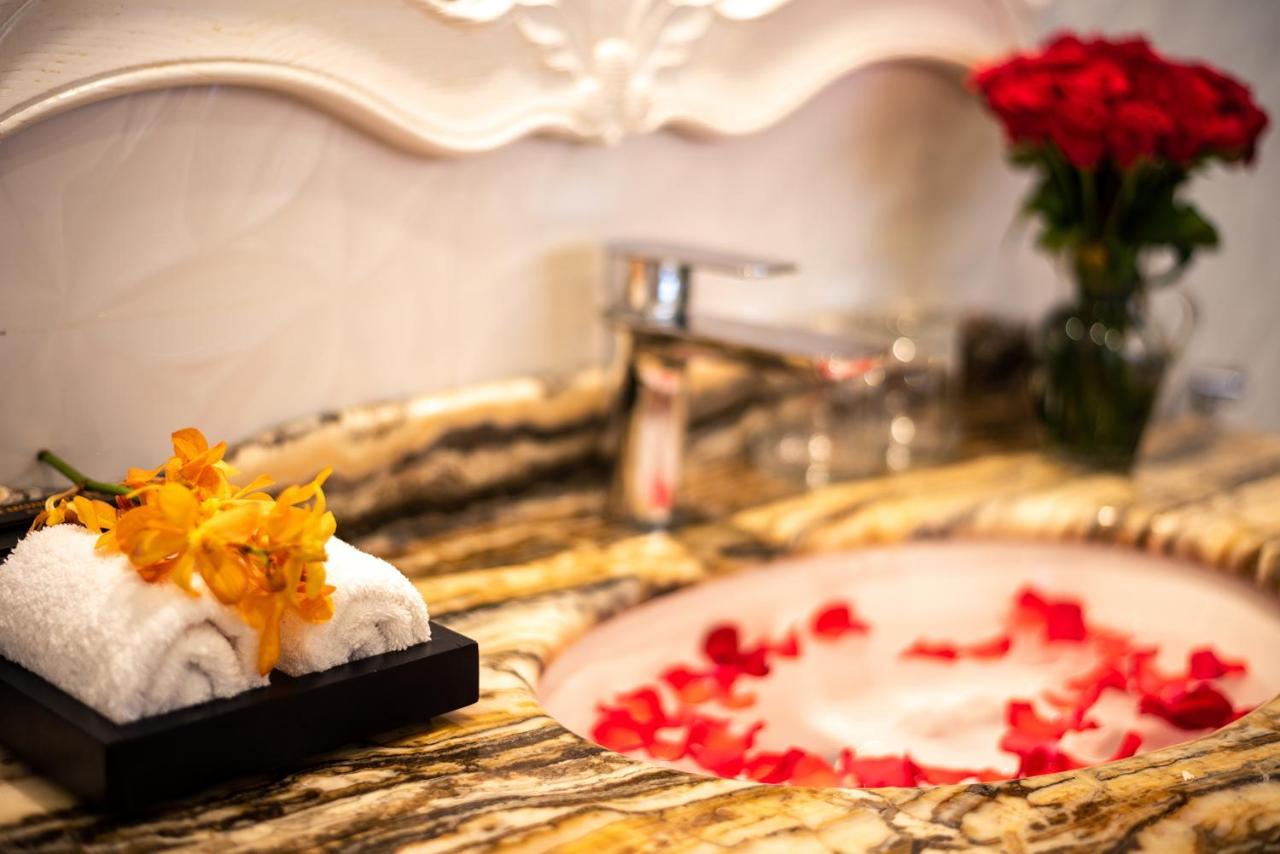 Tuong VI Hotel Saigon Хошимин Екстериор снимка