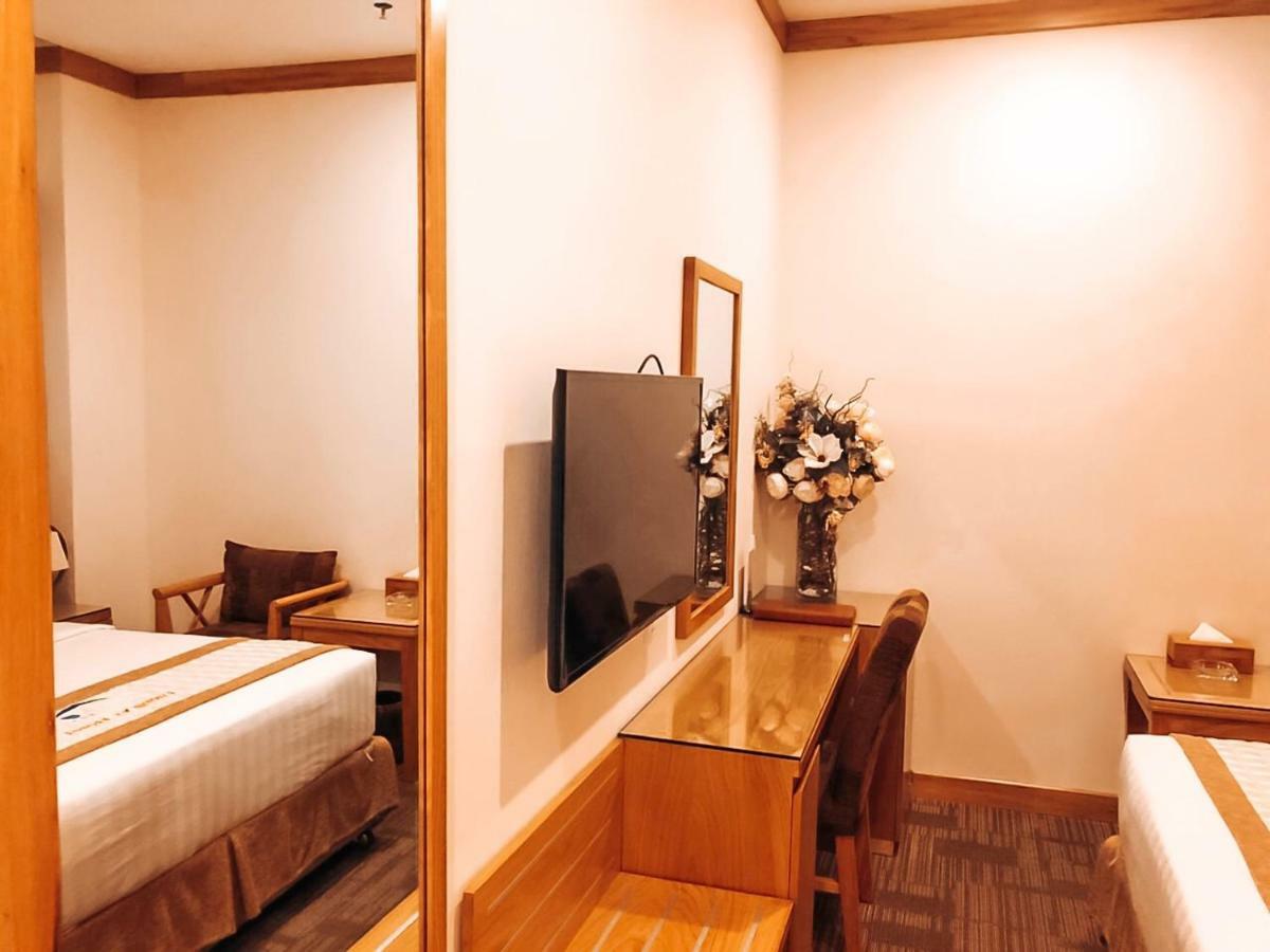 Tuong VI Hotel Saigon Хошимин Екстериор снимка
