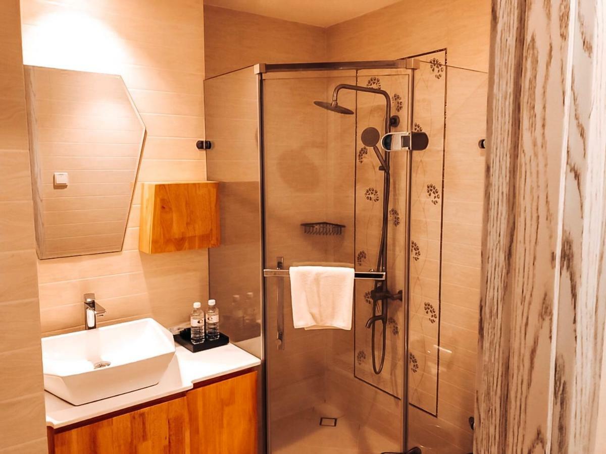 Tuong VI Hotel Saigon Хошимин Екстериор снимка